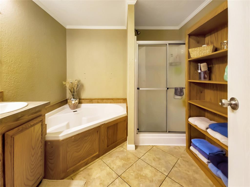 210 N Avenue B Property Photo 9