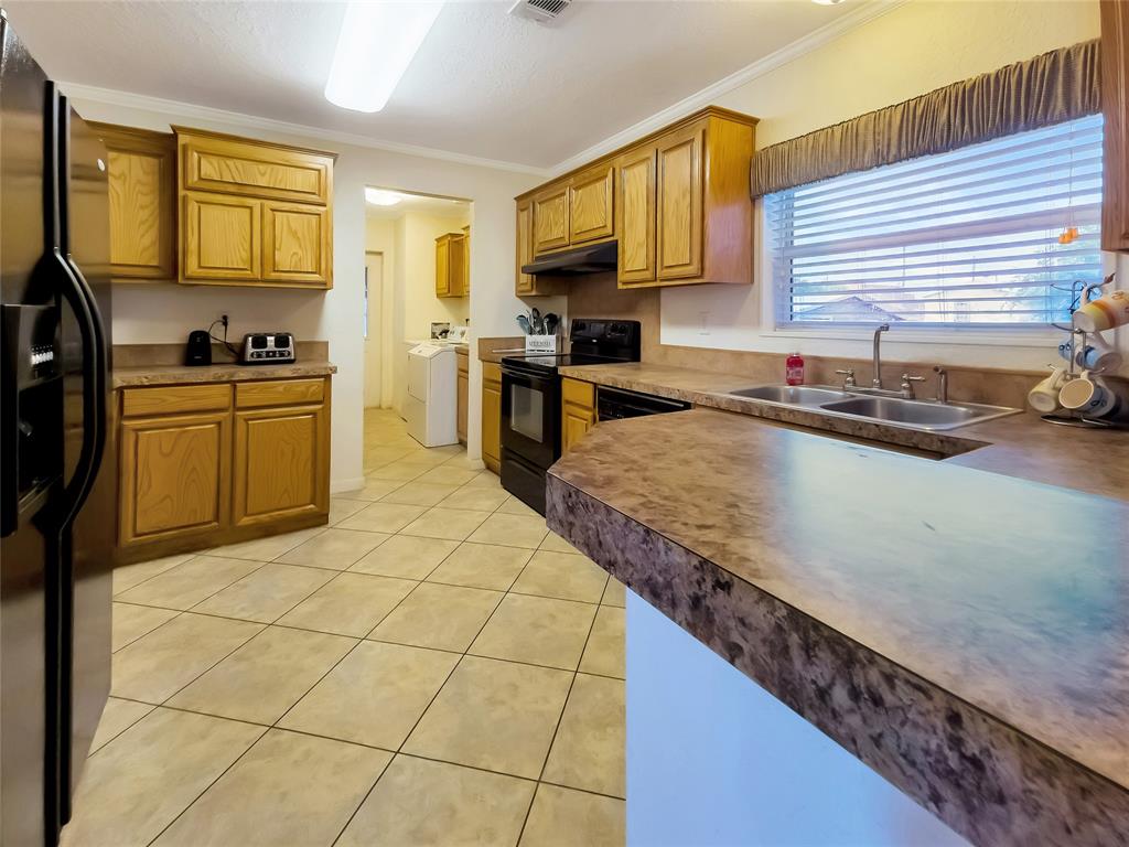 210 N Avenue B Property Photo 12