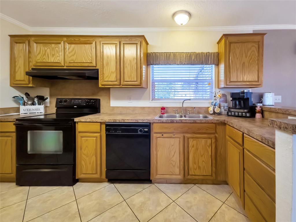 210 N Avenue B Property Photo 13