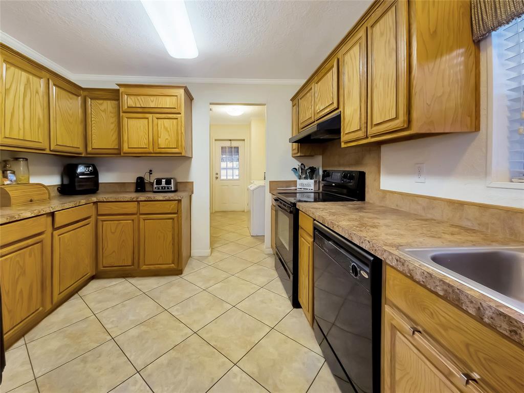 210 N Avenue B Property Photo 14