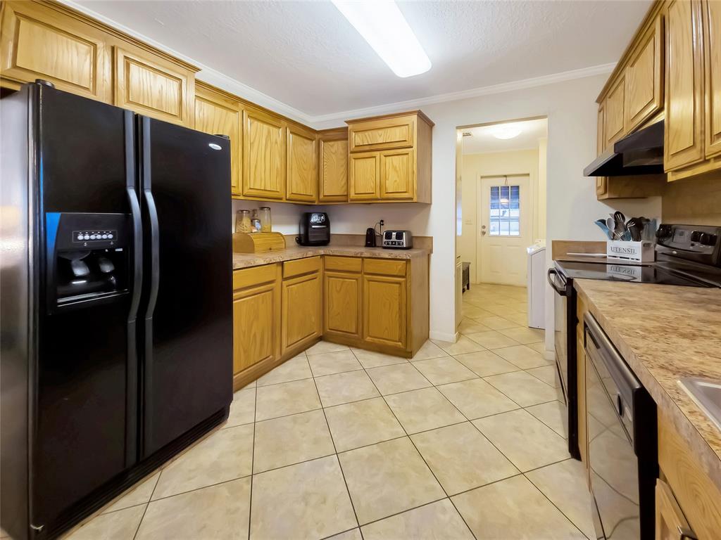 210 N Avenue B Property Photo 15