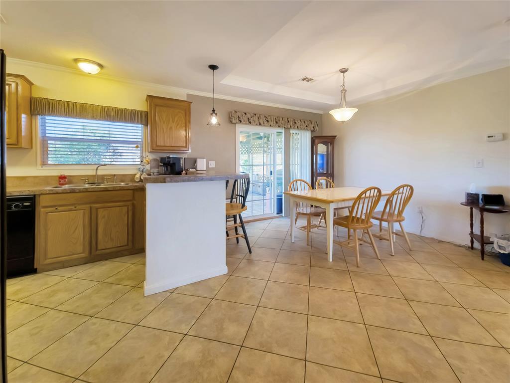 210 N Avenue B Property Photo 17