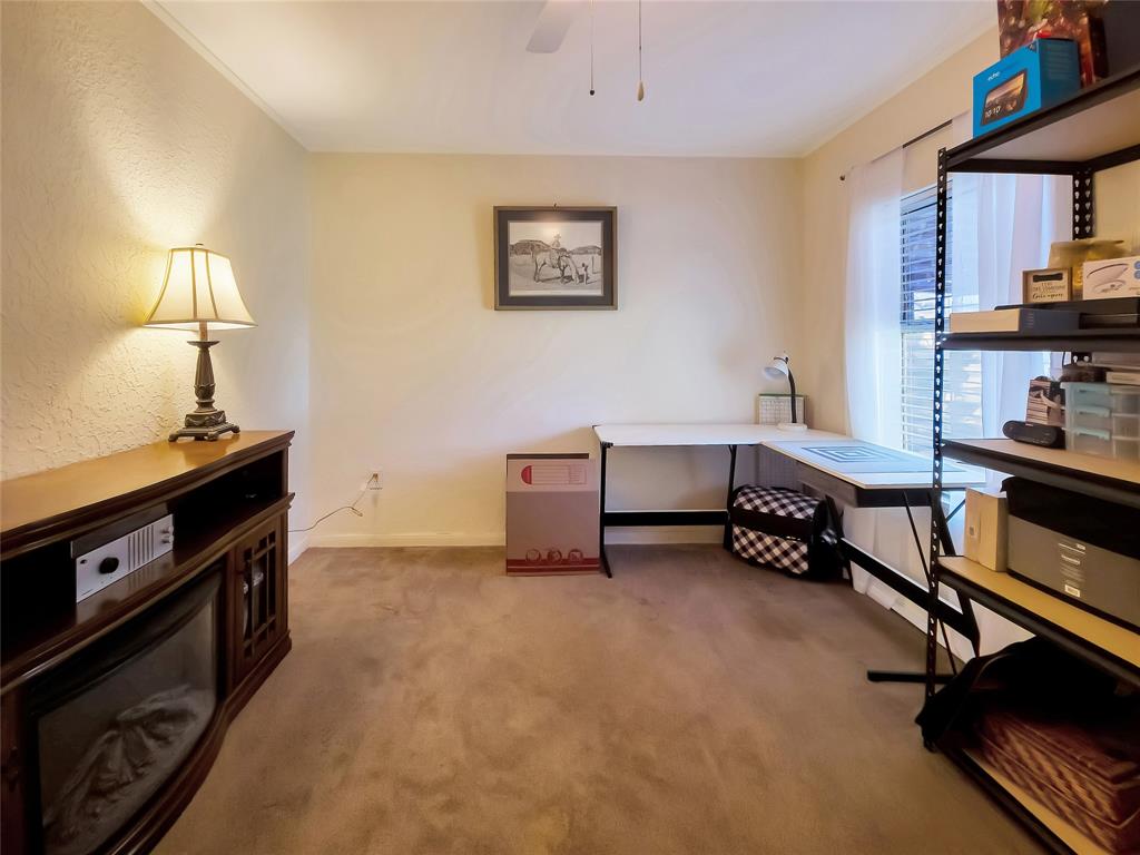 210 N Avenue B Property Photo 30