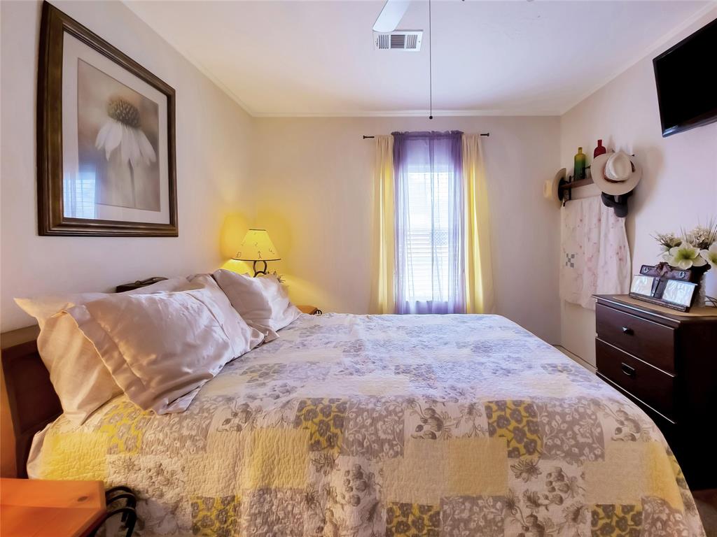 210 N Avenue B Property Photo 34
