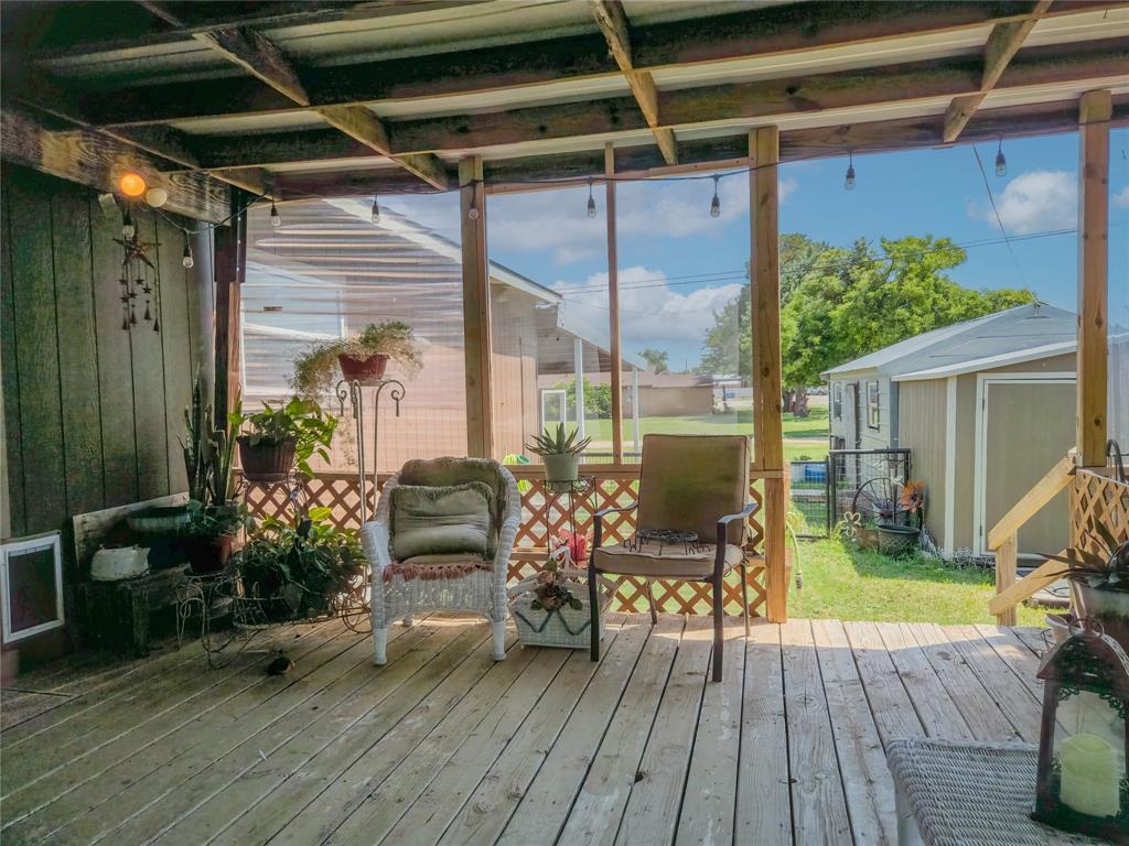 210 N Avenue B Property Photo 37