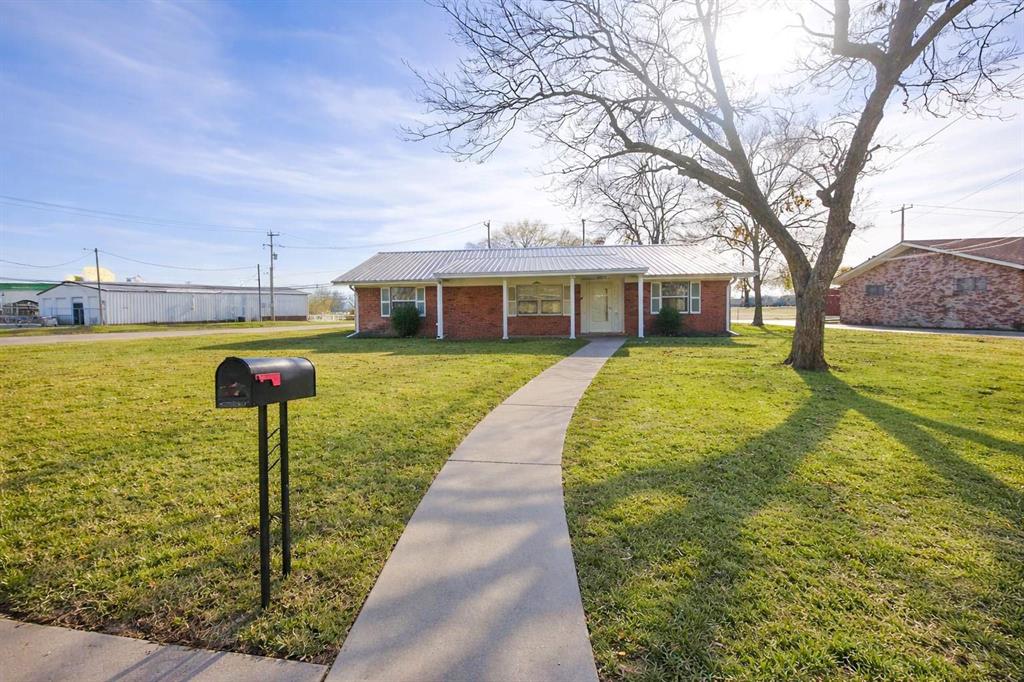 600 Plano Street Property Photo 2