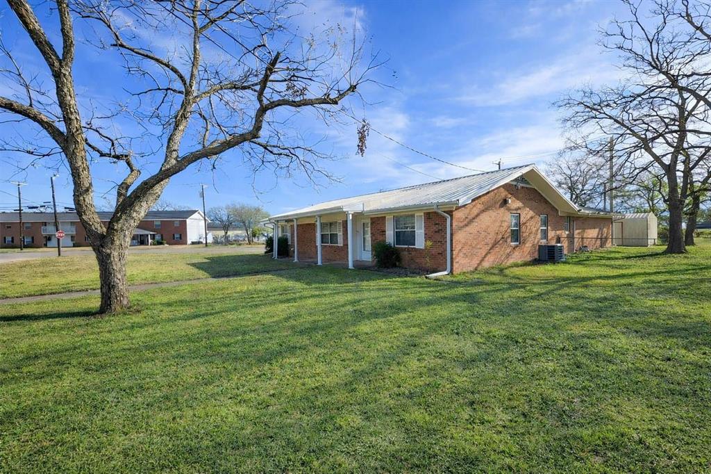 600 Plano Street Property Photo 3