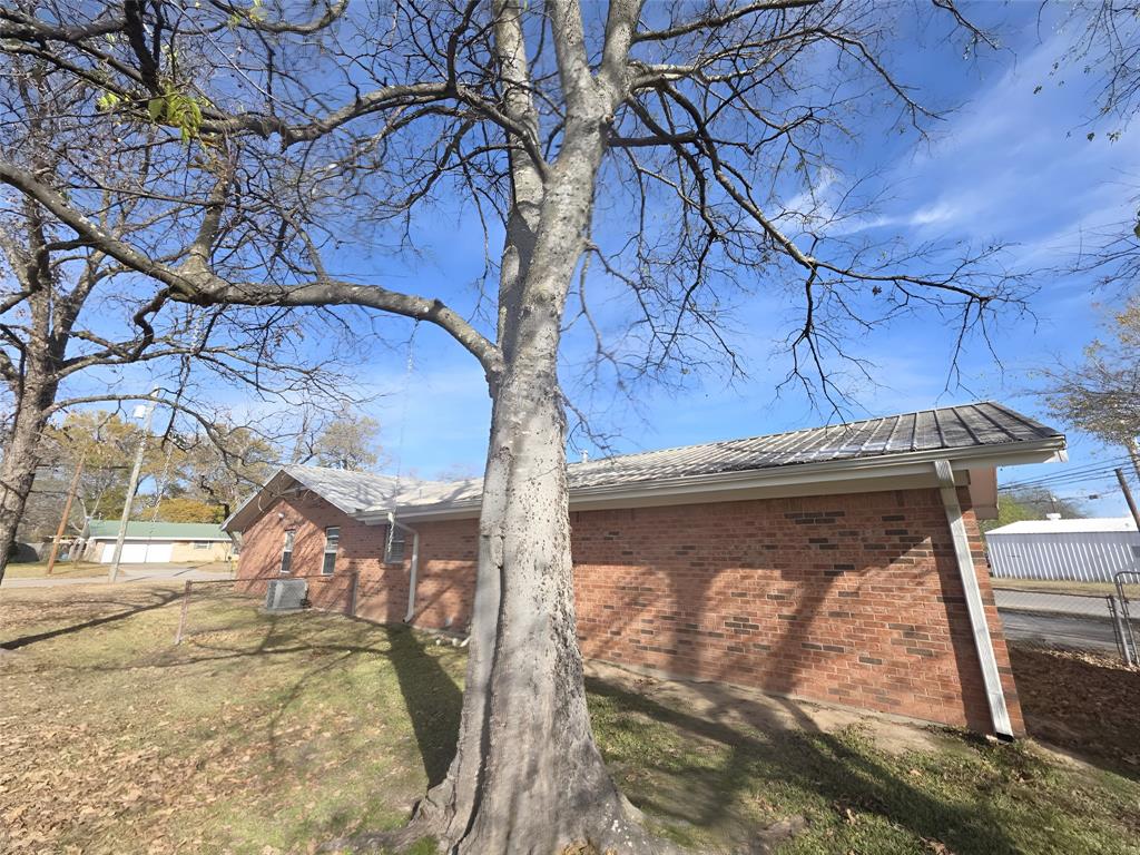 600 Plano Street Property Photo 11