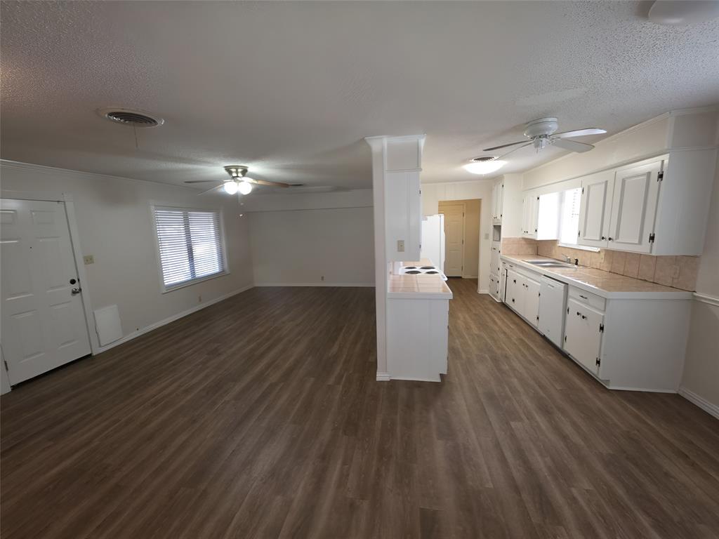 600 Plano Street Property Photo 12