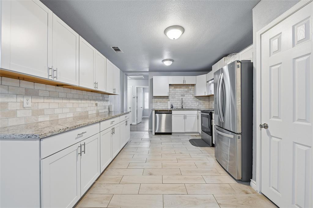 1818 Reever Street Property Photo 1