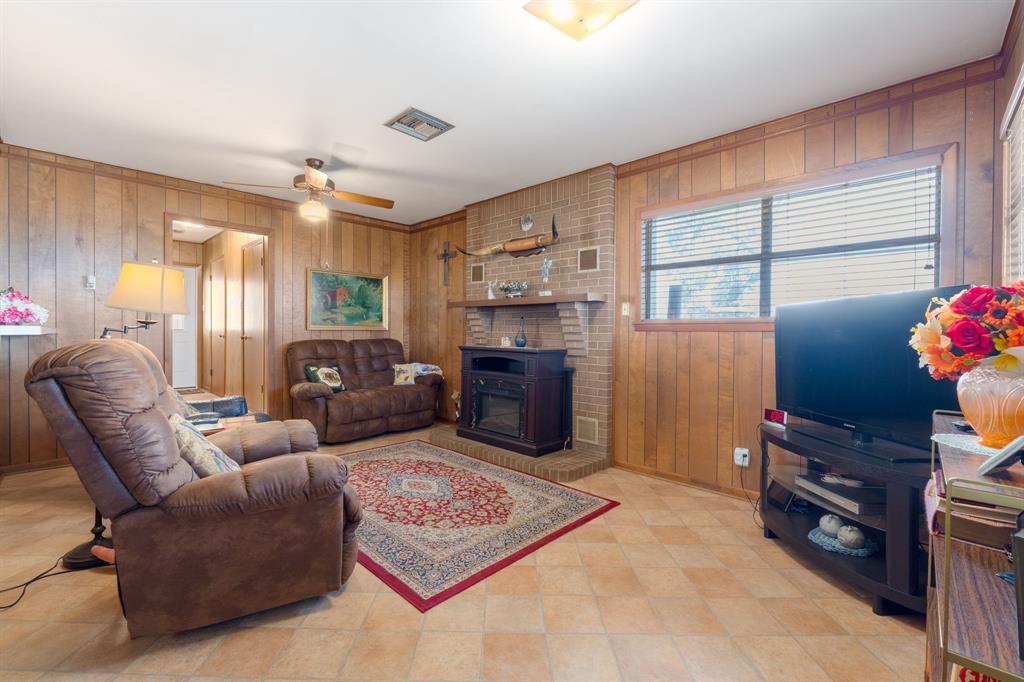 1003 N Ridge St Property Photo 10