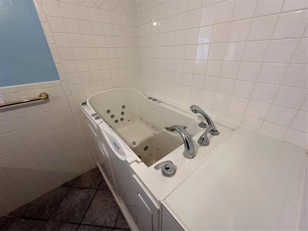 7401 Briar Road Property Photo 10