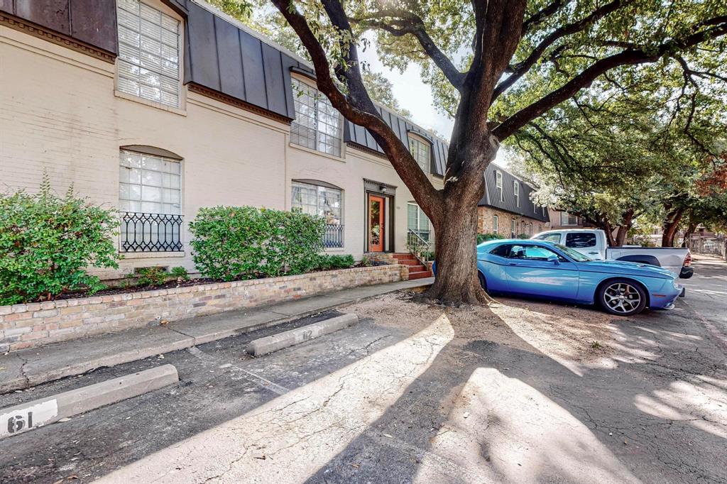 5220 Fleetwood Oaks Avenue 210 Property Photo 3