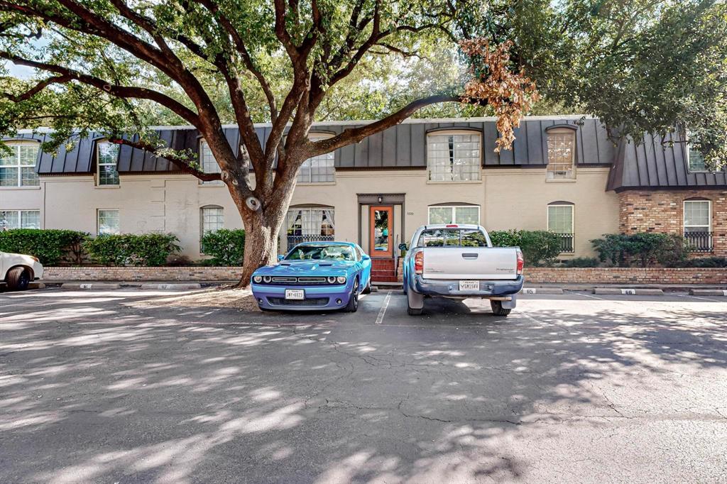 5220 Fleetwood Oaks Avenue 210 Property Photo 4
