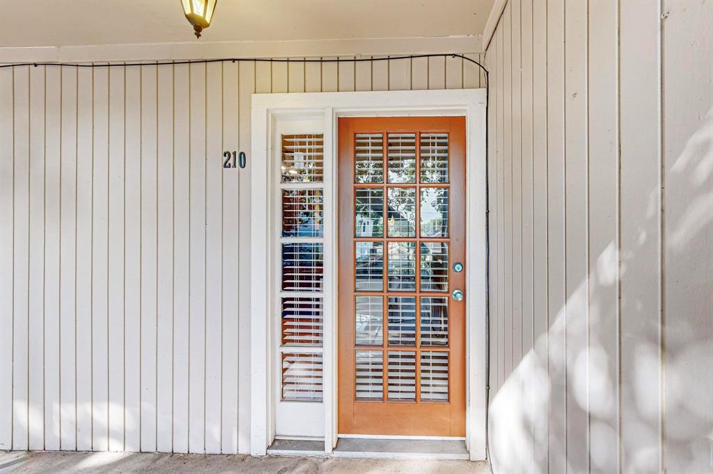 5220 Fleetwood Oaks Avenue 210 Property Photo 6