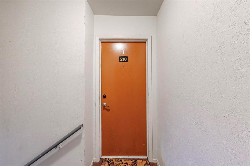5220 Fleetwood Oaks Avenue 210 Property Photo 7