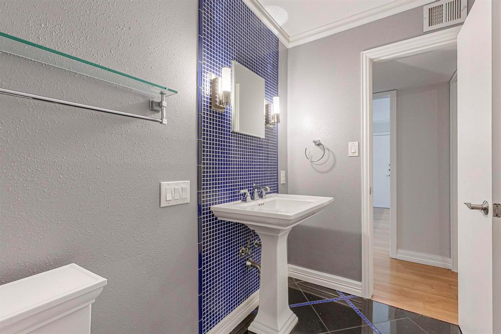 5220 Fleetwood Oaks Avenue 210 Property Photo 17