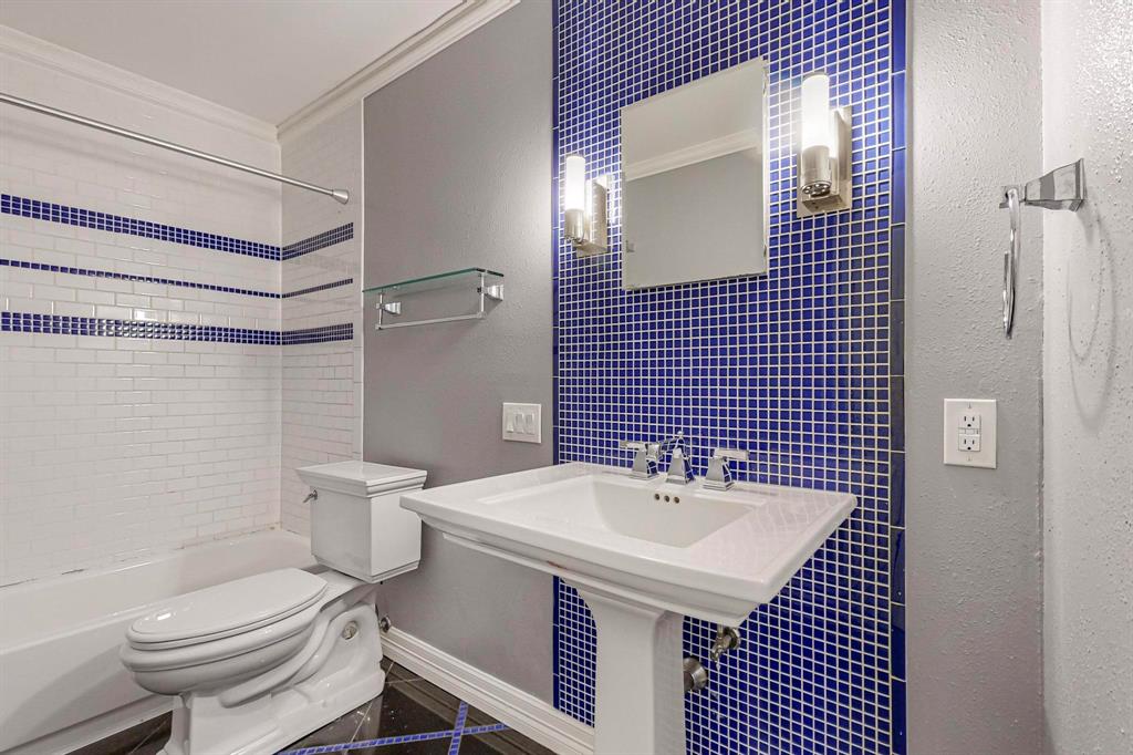 5220 Fleetwood Oaks Avenue 210 Property Photo 18