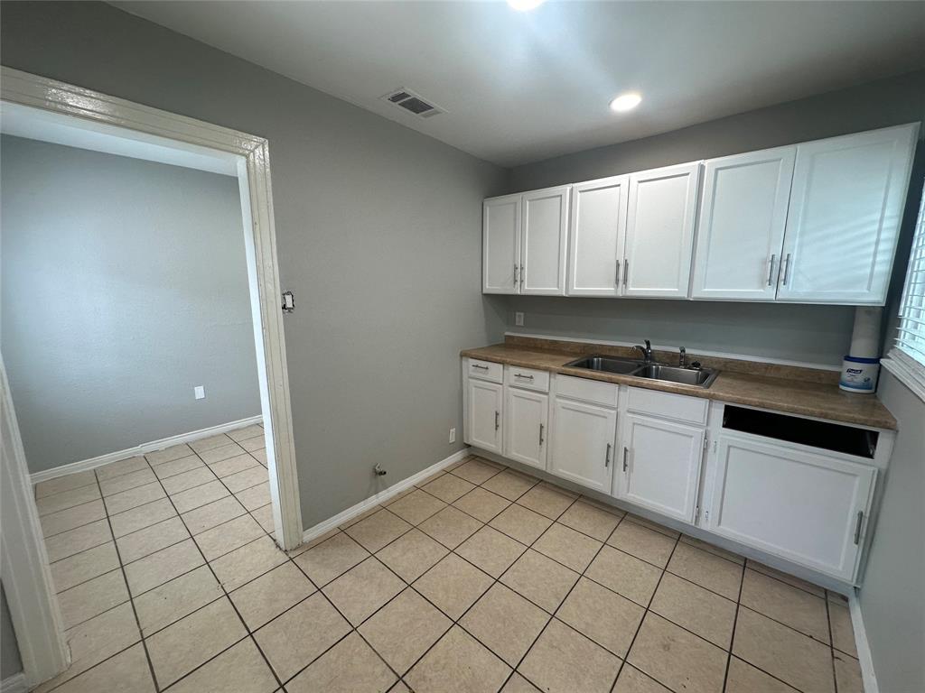 4702 W University Boulevard Property Photo 11
