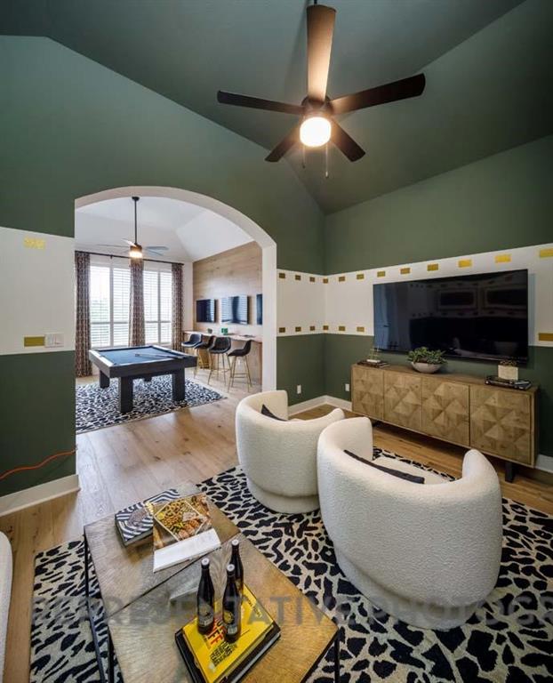 1904 Golden Gate Way Property Photo 8