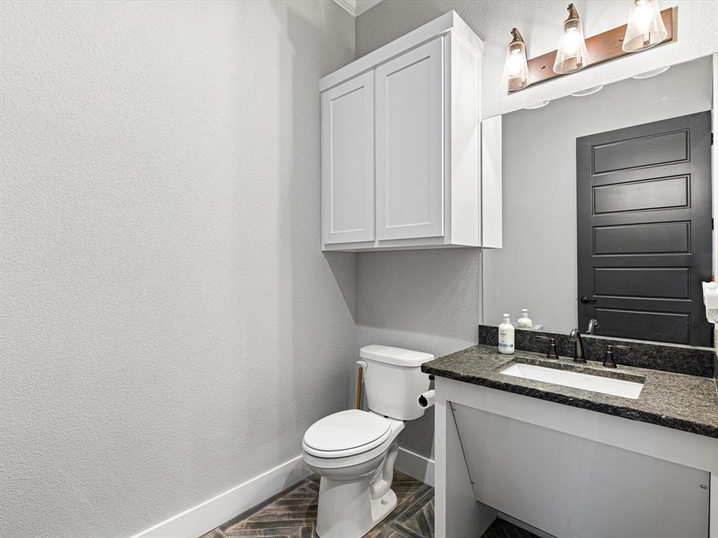 220 West Side Drive Property Photo 4