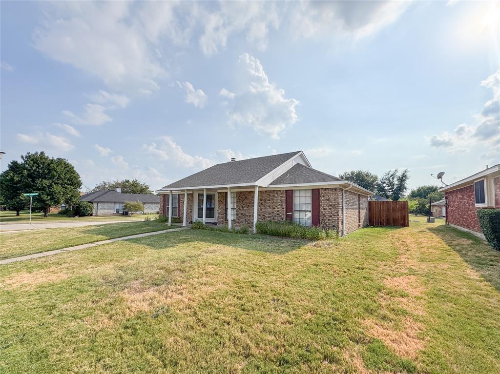 1602 Autumn Breeze Lane Property Photo 4