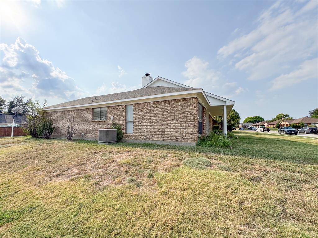 1602 Autumn Breeze Lane Property Photo 6