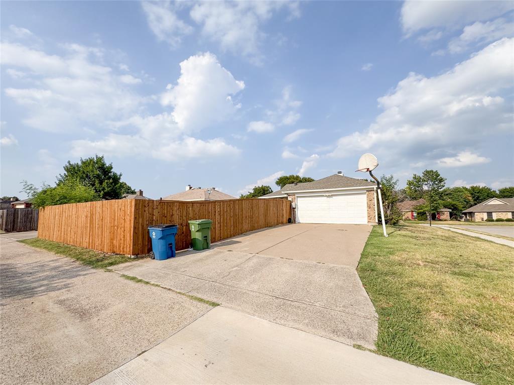 1602 Autumn Breeze Lane Property Photo 9