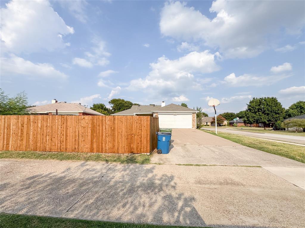 1602 Autumn Breeze Lane Property Photo 10