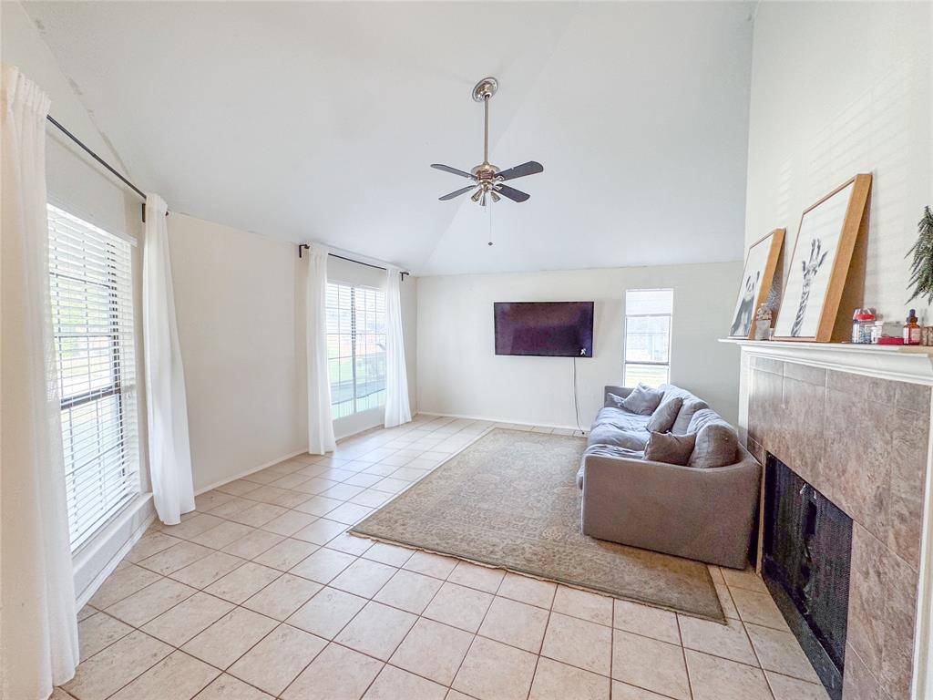 1602 Autumn Breeze Lane Property Photo 14