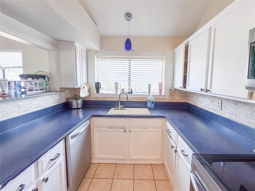 1602 Autumn Breeze Lane Property Photo 17