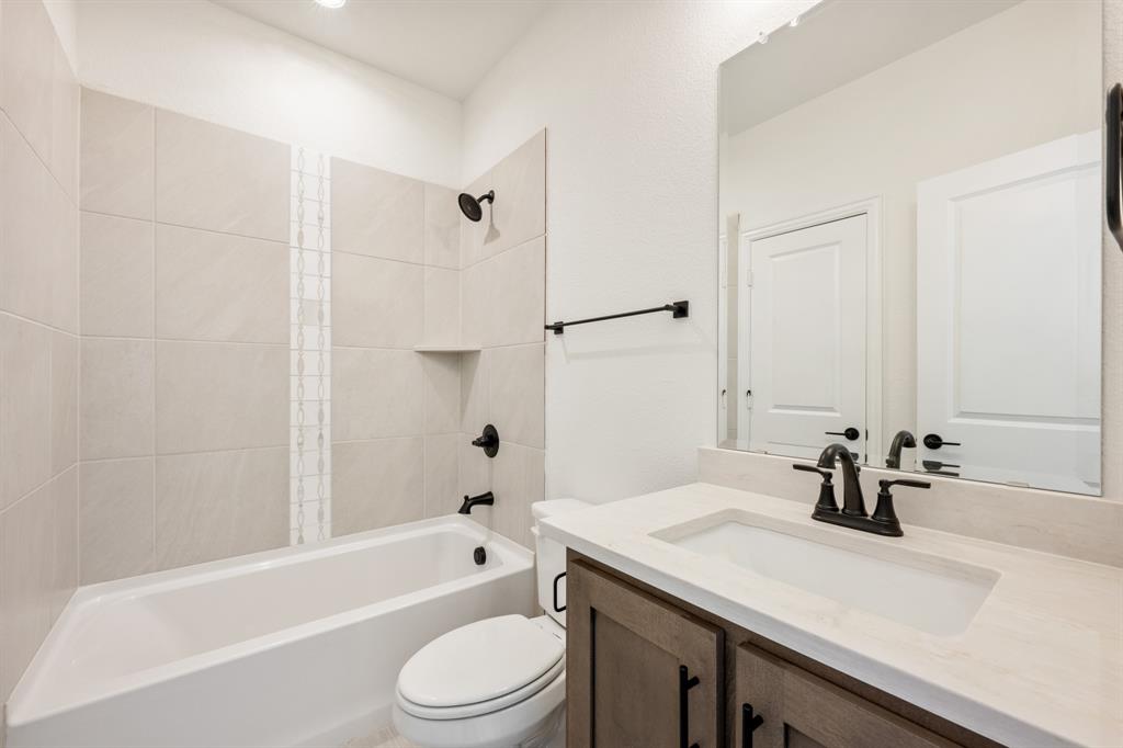 3208 Emerald Trace Drive Property Photo 8