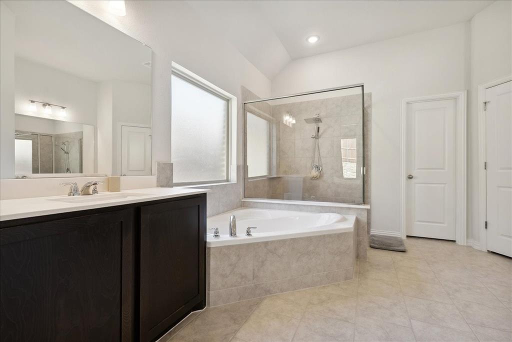 7045 Pecan Glen Place Property Photo 16