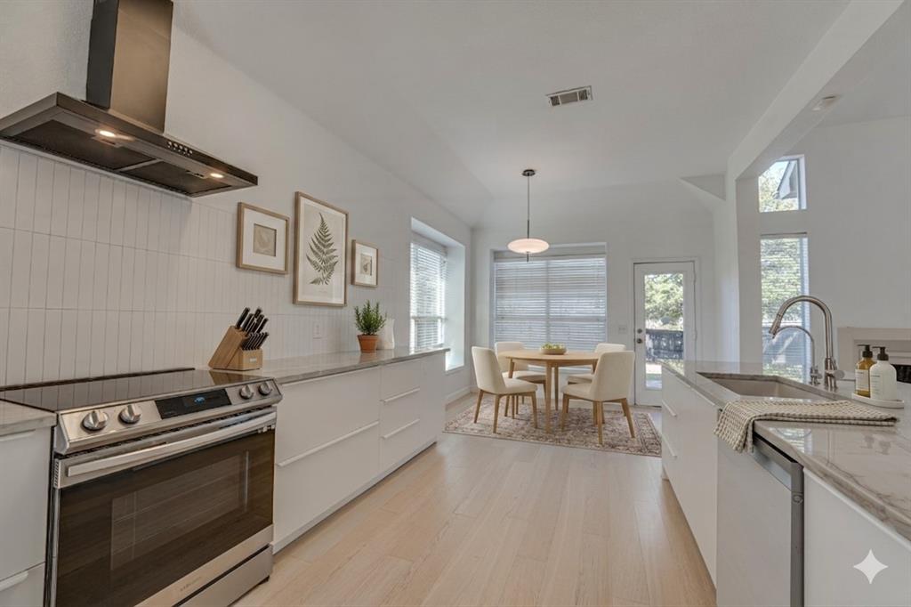 558 Presidio Drive Property Photo 1