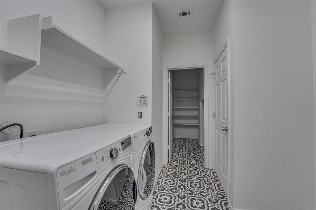 558 Presidio Drive Property Photo 35