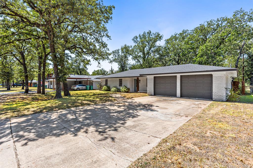 322 S Barbara Property Photo 3