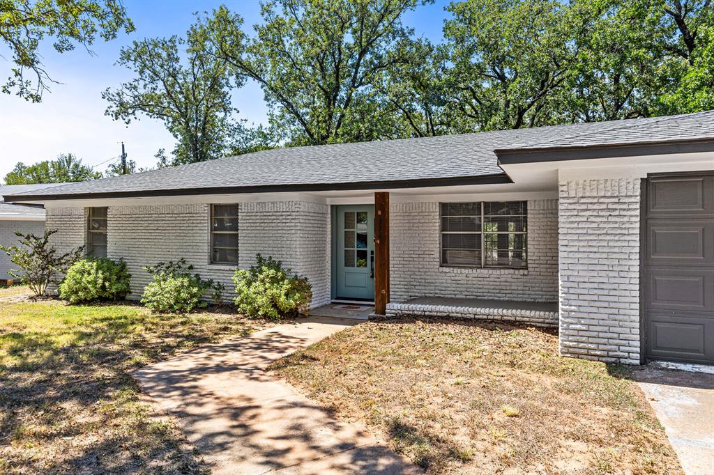 322 S Barbara Property Photo 4