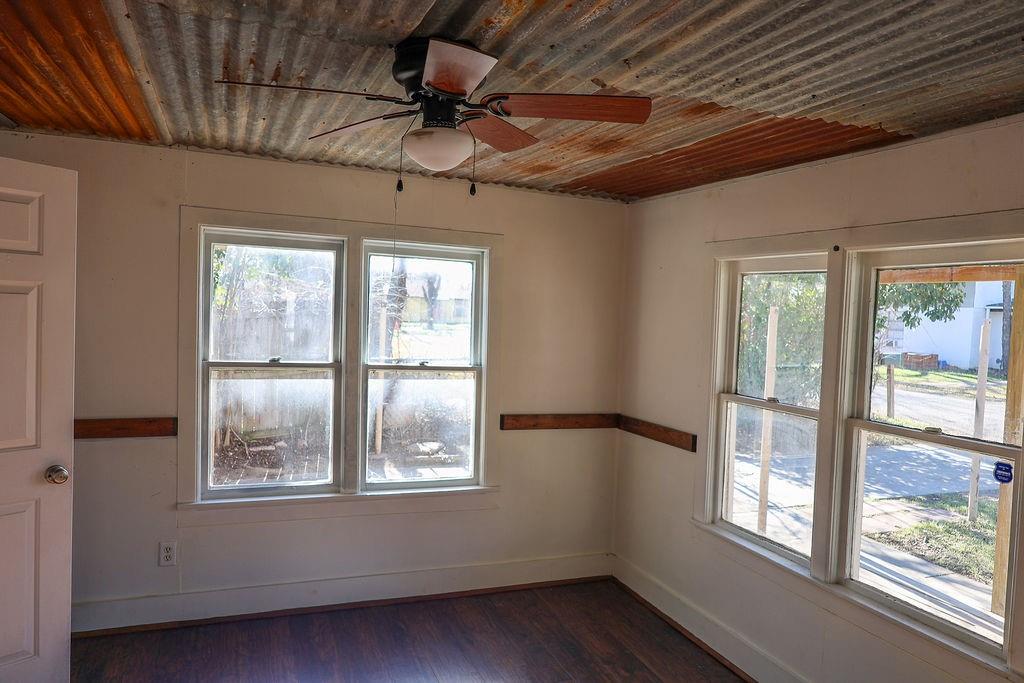 955 N Stephen Avenue Property Photo 10