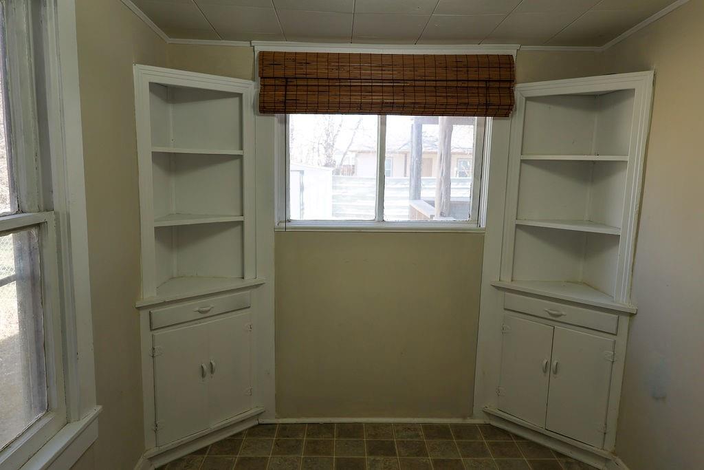 955 N Stephen Avenue Property Photo 16