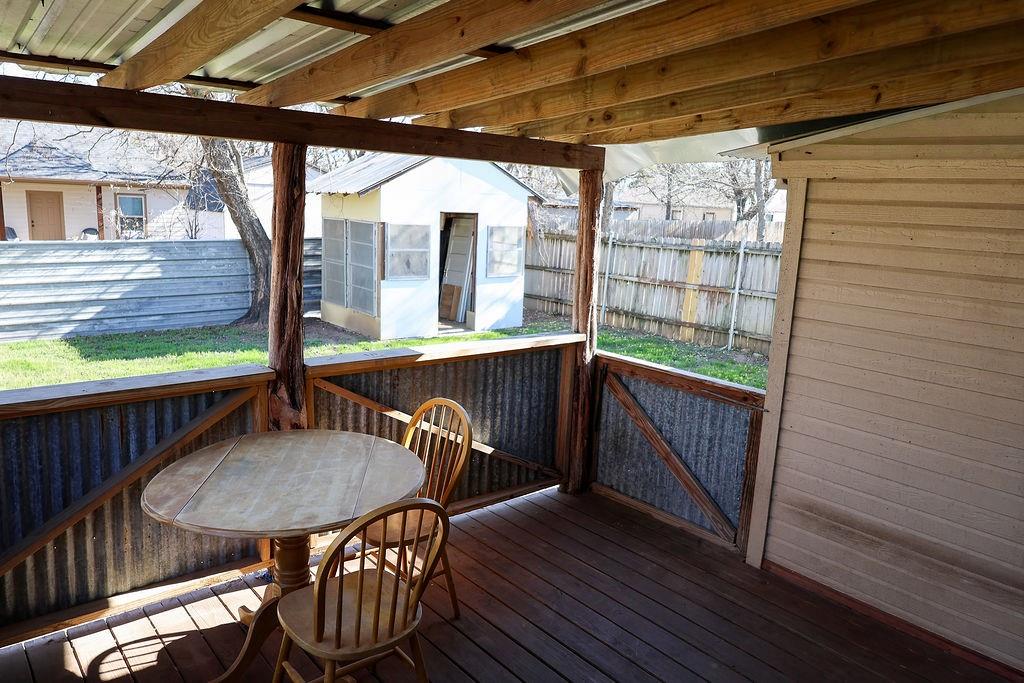955 N Stephen Avenue Property Photo 23