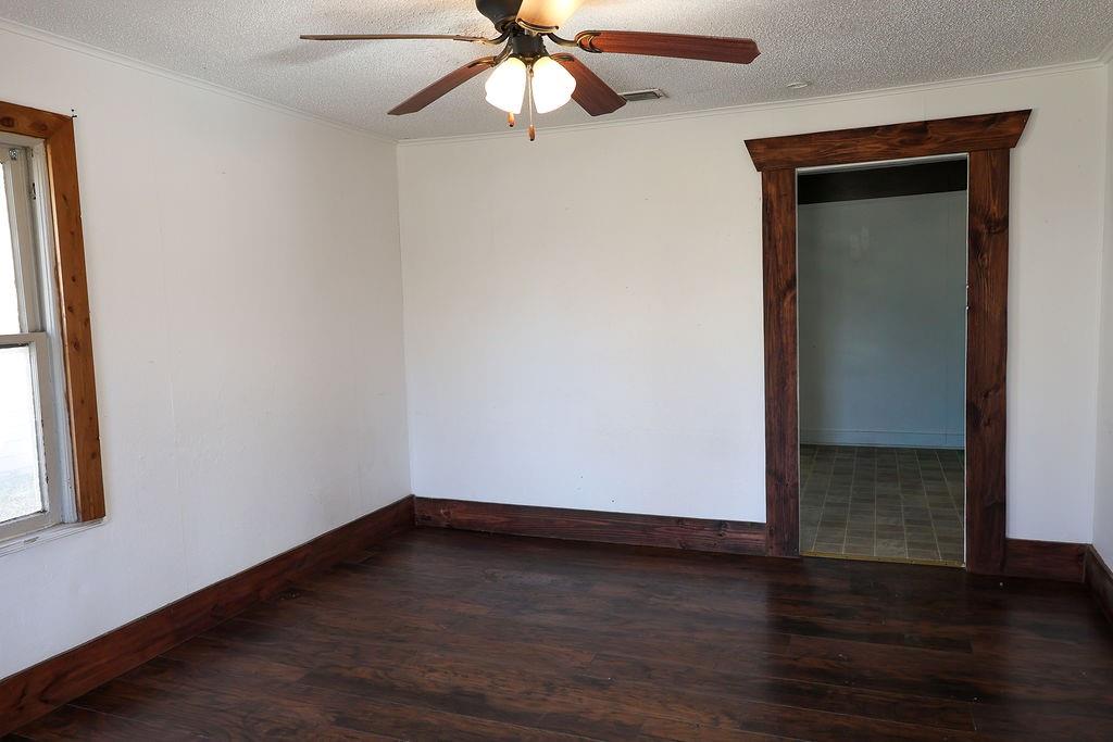 955 N Stephen Avenue Property Photo 32