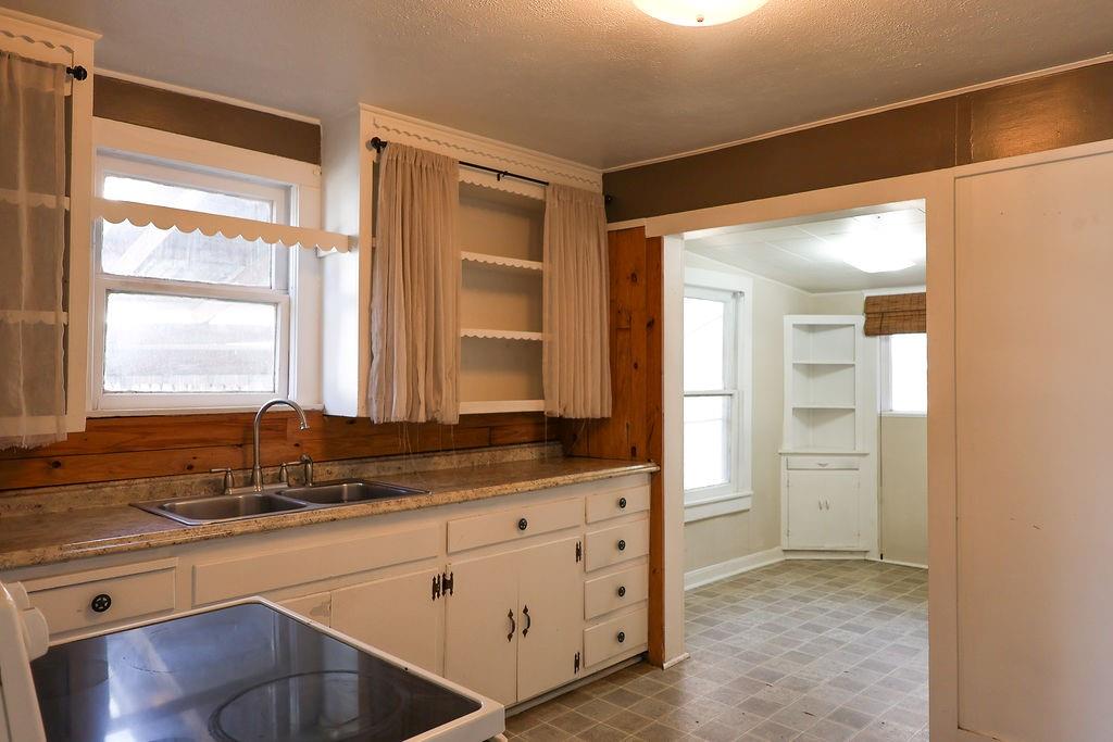 955 N Stephen Avenue Property Photo 33