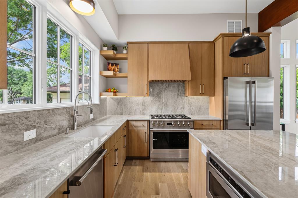 9007 Leaside Drive Property Photo 11