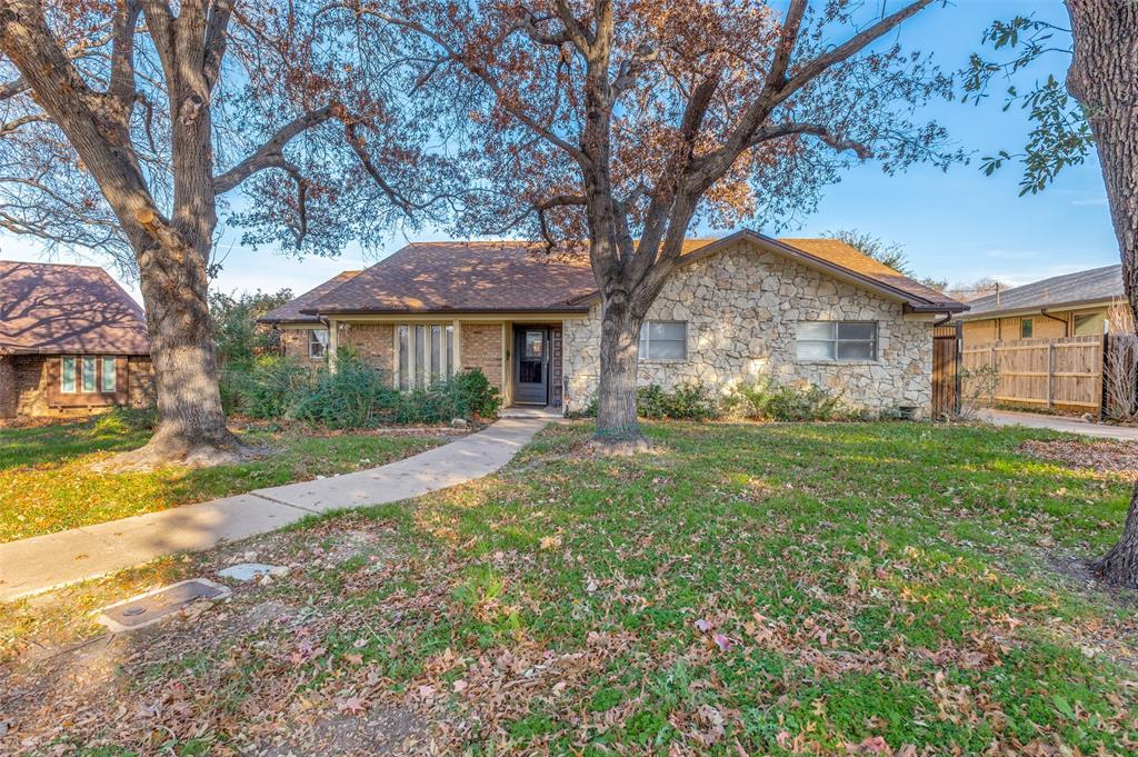 305 Cedar Creek Court Property Photo 2