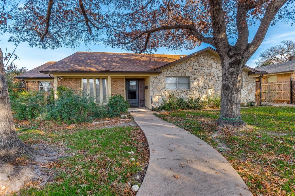 305 Cedar Creek Court Property Photo 4