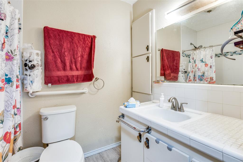 305 Cedar Creek Court Property Photo 20