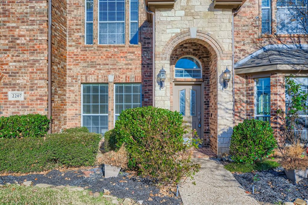 2207 Creekedge Court Property Photo 3