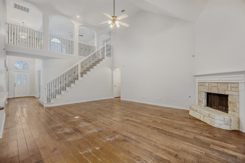 2207 Creekedge Court Property Photo 9