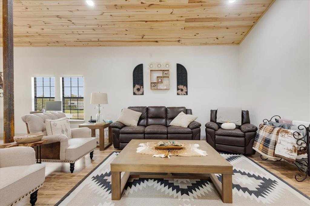 836 Fm-2068 Property Photo 26