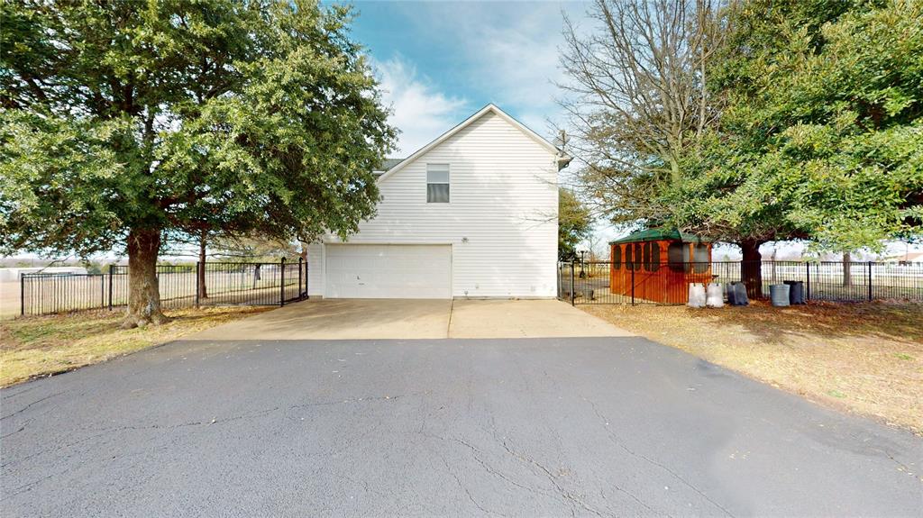 5909 County Road 488 Property Photo 28